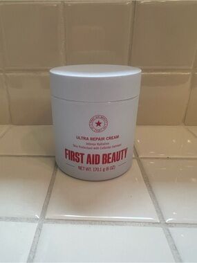 First Aid Beauty Ultra Repair Cream - White Jar 6 oz